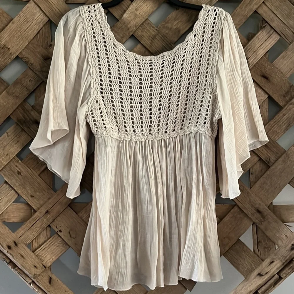 Vintage Adiva Beige Boho Crochet Flutter Sleeve Top Size M - Picture 4 of 10